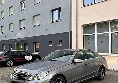 Mercedes-Benz E 200 BlueEFFICIENCY 7G-TRONIC Avantgarde