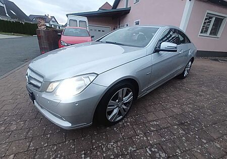 Mercedes-Benz E 220 CDI DPF Coupe BlueEFFICIENCY Elegance