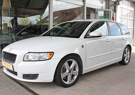 Volvo V50 Kombi D5 Navi PDC h 2,4l 6-Gang Schalter