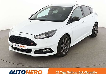 Ford Focus 2.0 EcoBoost ST*NAVI*XENON*TEMPO*CAM*PDC*SHZ*