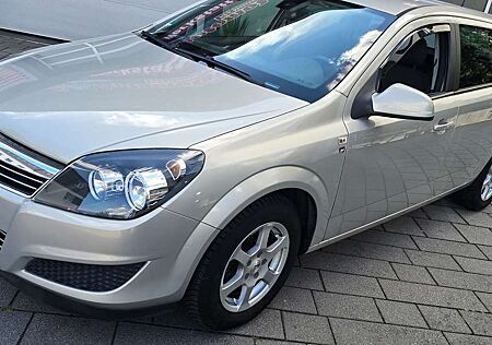 Opel Astra Edition "111 Jahre" Scheckheft. Tüv Neu