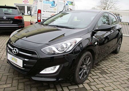 Hyundai i30 YES! 1.Hand*Unfallfrei *TÜV Neu*Scheckheft
