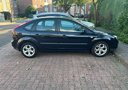 Ford Focus Turnier 1.6 16V Ghia