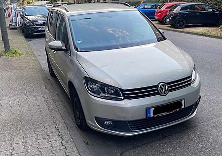 VW Touran Volkswagen 1.6 TDI DPF DSG Trendline