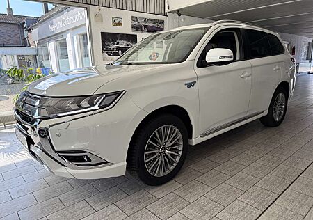 Mitsubishi Outlander 2.4 MIVEC PLUG-IN HYBRID 4WD *PLUS*