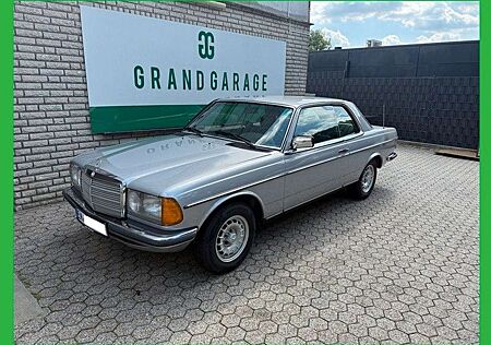 Mercedes-Benz 230 E
