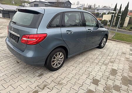Mercedes-Benz B 180 B-Klasse (BlueEFFICIENCY) Mit Neuem TÜV