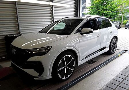 Audi Q4 e-tron 45 2x S LINE BLACK ACC/HuD/MATRIX/SHZ.