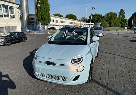 Fiat 500E La Prima Magic Eye Sonderfarbe Himmelblau