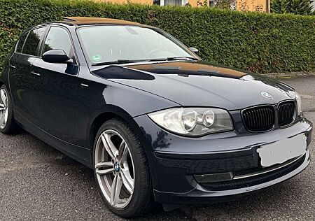 BMW 118 i M Paket AHK SCHIEBEDACH 18 Zoll FELGEN