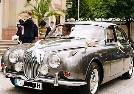 Jaguar MK II Daimler V8-250