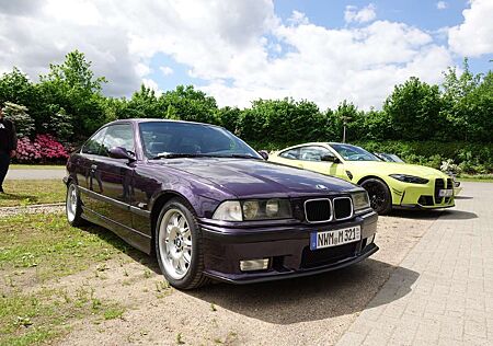 BMW M3 Deutsches Fahrzeug mit Werksalutüren