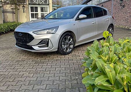 Ford Focus ST-Line X Kamera Tempo Apple Android LED