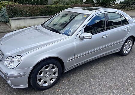 Mercedes-Benz C 180 Elegance+Kompressor+Automatik+Erstbesitz+Km 51.240