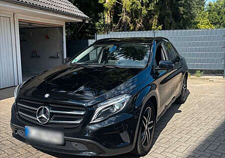 Mercedes-Benz GLA 180 Mercedes Benz 1.Hand Scheckheftgepflegt