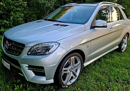 Mercedes-Benz ML 350 4MATIC (BlueEFFICIENCY) 7G-TRONIC / AMG-LINE / ORIG.:76530KM / SPORT / NAVI / SCHIEBEDACH / 2_FARBIGES LEDER / 21°