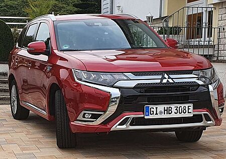 Mitsubishi Outlander +2.4+4WD+Plug-In+Hybrid+Top