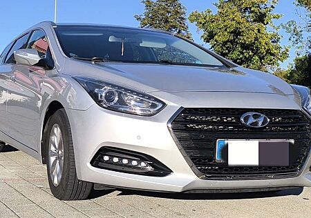 Hyundai i40 Kombi blue 1.7 CRDi DCT Trend