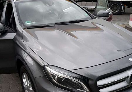 Mercedes-Benz GLA 250 7G-DCT