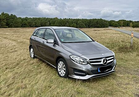 Mercedes-Benz B 180 7G-DCT Style 2. Hand Scheckheft Navi AHK