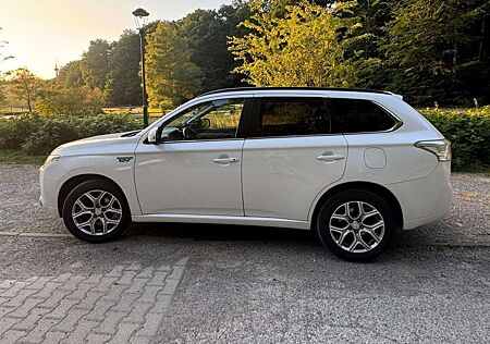 Mitsubishi Outlander 2.0 4WD Plug-In Hybrid Top