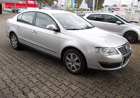 VW Passat Volkswagen 1.6 FSI Trendline