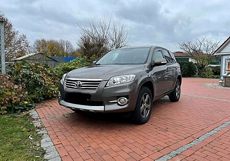 Toyota RAV 4 2.2 D-4D 4x4 Automatik Life