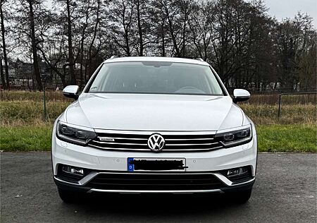 VW Passat Alltrack Volkswagen 2.0 TDI SCR 4Motion DSG (BMT)