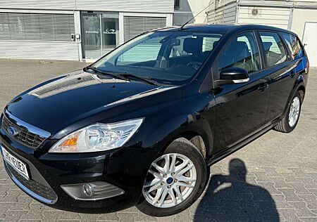 Ford Focus Turnier Ghia/1 Jahr Garantie- Schiebedach