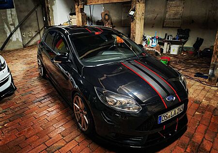 Ford Focus 2.0 EcoBoost ST mit Leder-Exclusiv-Paket