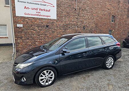 Toyota Auris Touring Sports Life+
