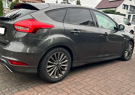 Ford Focus 1.5 EcoBoost Start-Stopp-System ST-Line