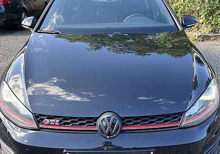 VW Golf GTI Volkswagen BlueMotion Technology DSG