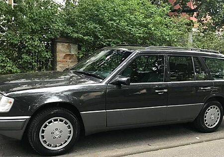 Mercedes-Benz E 300 4 Matic