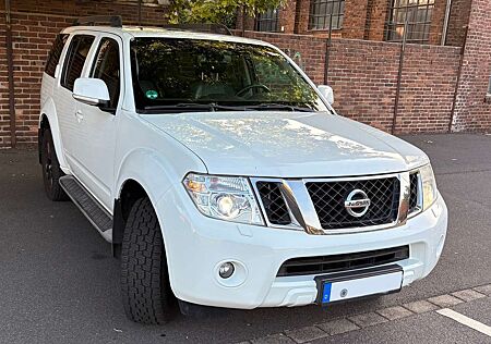 Nissan Pathfinder 2.5 dCi Aut. LE