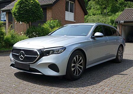 Mercedes-Benz E 220 d T Avantgarde Advanced, 4D-Surroundsound