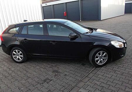 Volvo V60 T3 Momentum.TÜV.2/2026.AHK.MULTI.6GANG.PDC.