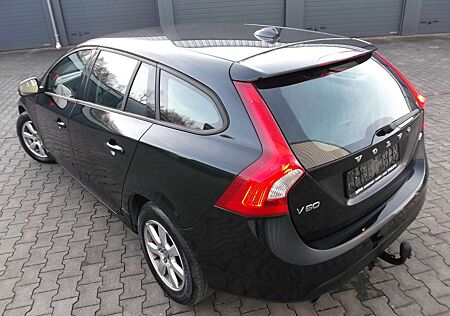Volvo V60 T3 Momentum.TÜV.2/2026.AHK.MULTI.6GANG.PDC.
