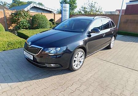 Skoda Superb Combi Exclusive +AHK +NAVI