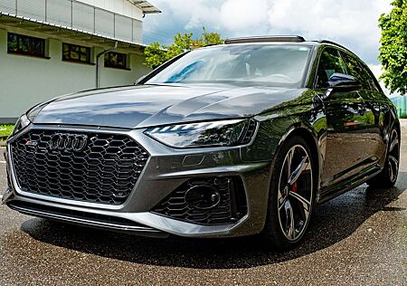 Audi RS4 2.9 TFSI quattro *8-fachbereift/Panoramaglasdach*