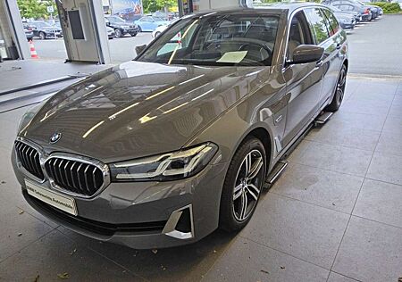 BMW 530 e xDrive Luxury Line Pano*HiFi*Kamera*LED*18