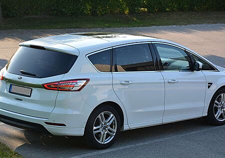 Ford S-Max 7-Sitzer Panoramadach Scheckheftgepflegt Leder