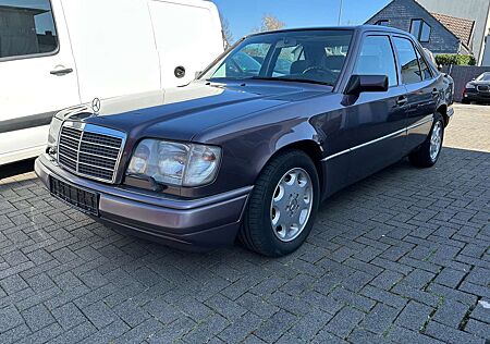 Mercedes-Benz E 220 Automatik, Historie, TÜV & Service. NEU
