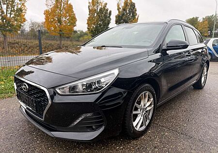 Hyundai i30 gebraucht kaufen Hyundai i30 1.6 CRDi YES! KAMERA * 1. HAND *