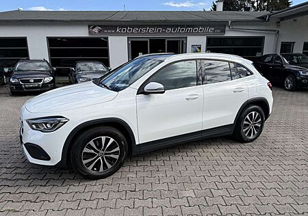 Mercedes-Benz GLA 220 d 4Matic*1.Hand,Panorama,Teilleder,LED *