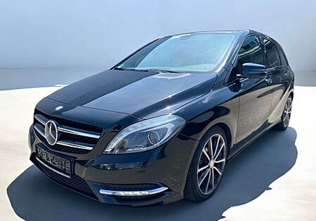 Mercedes-Benz B 180 *PANO*LEDER*SHZ*XENON*AHK*SPORTPAKET*KLIMA