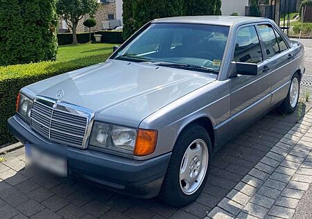 Mercedes-Benz 190 E 2.3