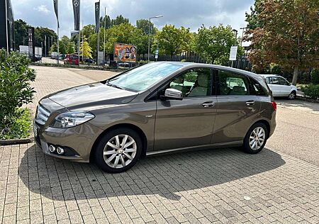 Mercedes-Benz B 200 (BlueEFFICIENCY) 7G-DCT