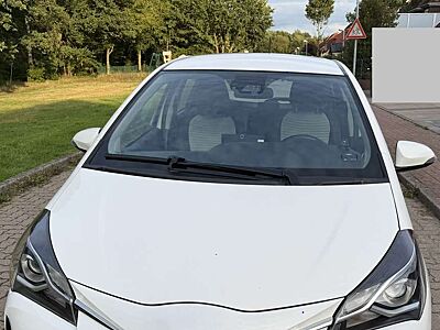 Toyota Yaris Hybrid Business Edition