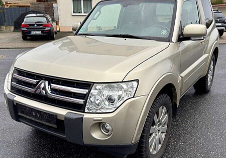 Mitsubishi Pajero 3.2D Aut. 3T Leder Pano AHK Xenon Navi Kamera